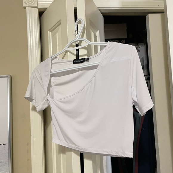 Pretty Little Thing White Asymmetrical Cropped Top - Picture 6 of 8